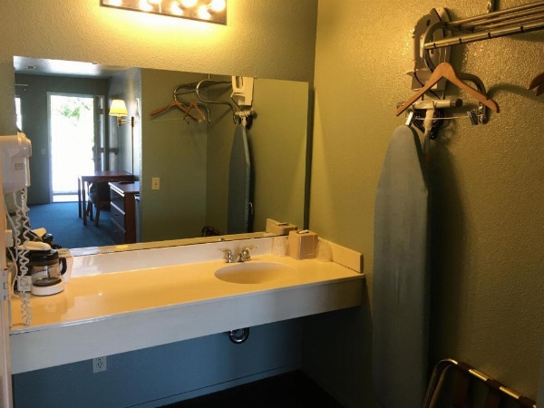 Applegate Inn image 3
